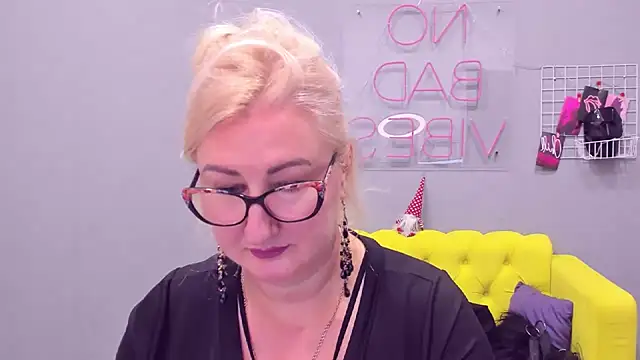 ChristyBrooks online show from January 14, 6:17 pm