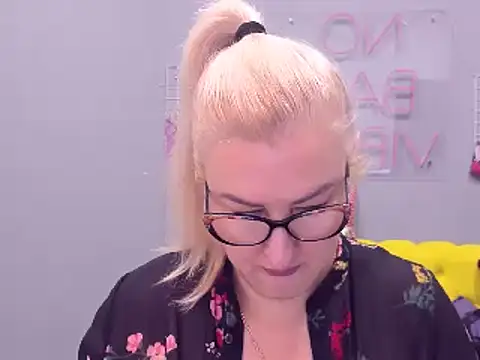 ChristyBrooks online show from January 18, 9:13 am