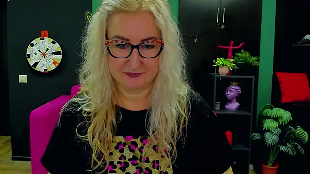 ChristyBrooks online show from February 4, 12:11 pm