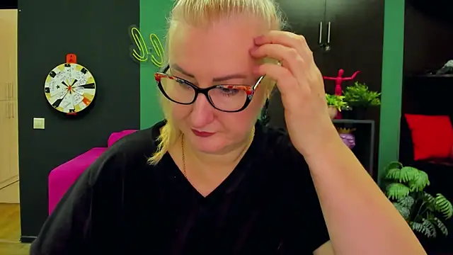 ChristyBrooks online show from February 6, 12:16 pm