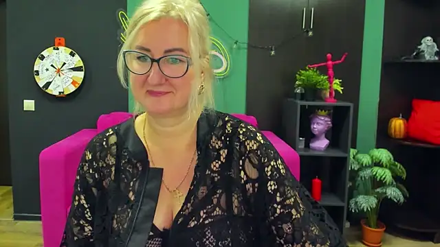 ChristyBrooks online show from February 10, 6:35 pm