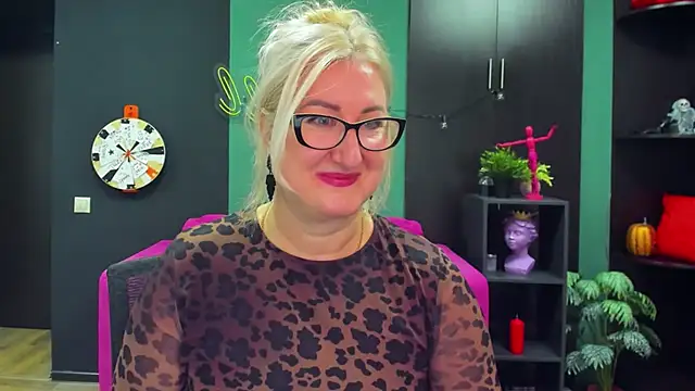 ChristyBrooks online show from February 21, 9:43 pm