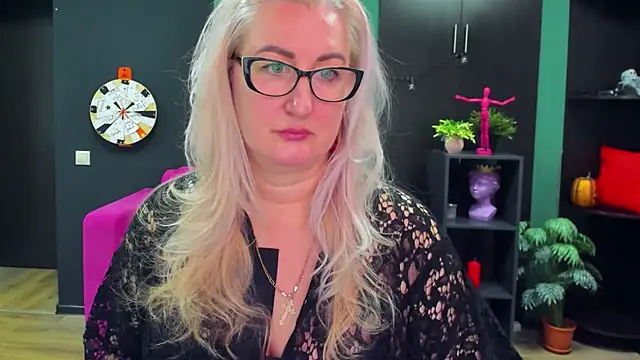 ChristyBrooks online show from February 25, 7:25 pm