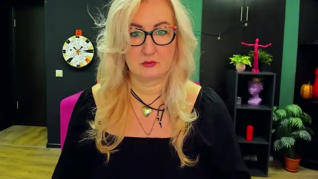 ChristyBrooks online show from March 7, 1:18 pm