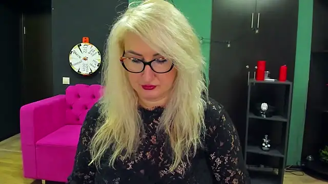 ChristyBrooks online show from September 20, 2:07 pm