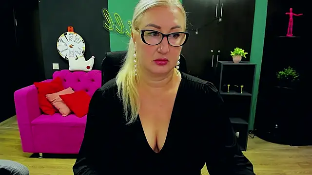 ChristyBrooks online show from November 29, 6:16 am