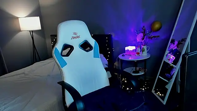 Snapshot of Lexy-Woorhez chatting on February 6, 6:35 pm Lexy-Woorhez online show from February 6, 6:35 pm