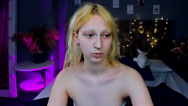 Snapshot of Lexy-Woorhez chatting on February 24, 1:31 pm Lexy-Woorhez online show from February 24, 1:31 pm