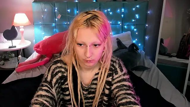 Snapshot of Lexy-Woorhez chatting on March 6, 10:41 am Lexy-Woorhez online show from March 6, 10:41 am