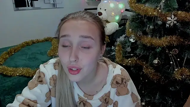 Snapshot of LinaTruly chatting on December 26, 12:14 am LinaTruly online show from December 26, 12:14 am