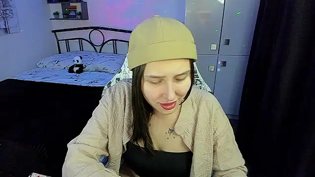 Snapshot of LinaTruly chatting on November 14, 9:57 pm LinaTruly online show from November 14, 9:57 pm