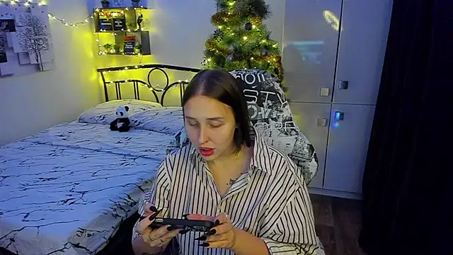 Snapshot of LinaTruly chatting on December 4, 9:34 pm LinaTruly online show from December 4, 9:34 pm