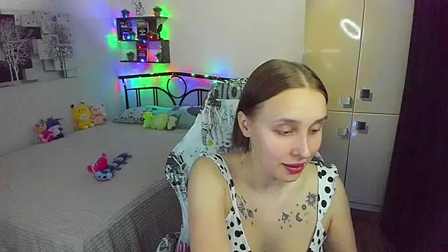 LinaTruly online show from April 22, 8:54 pm