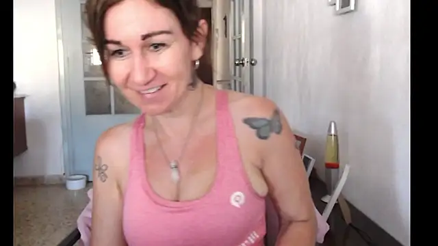 Snapshot of TamaraSweetxo chatting on May 20, 3:40 pm TamaraSweetxo online show from May 20, 3:40 pm