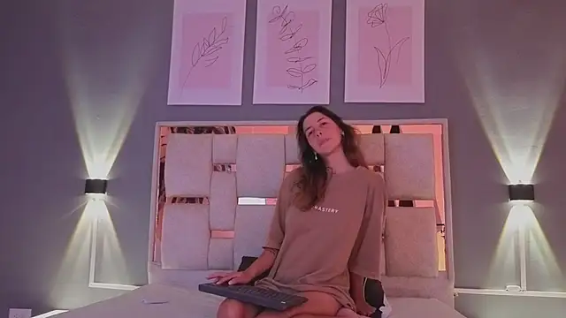 Snapshot of jolie_lov chatting on September 10, 1:22 pm jolie lov online show from September 10, 1:22 pm