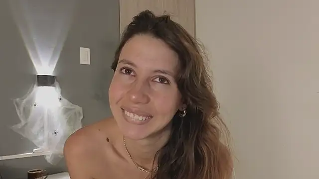 Snapshot of jolie_lov chatting on October 18, 1:12 pm jolie lov online show from October 18, 1:12 pm
