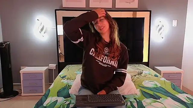 jolie lov online show from February 25, 1:21 pm