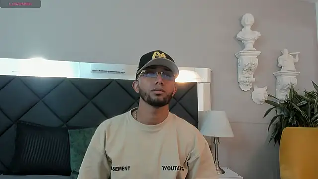 Robin Rief online show from November 24, 3:28 am