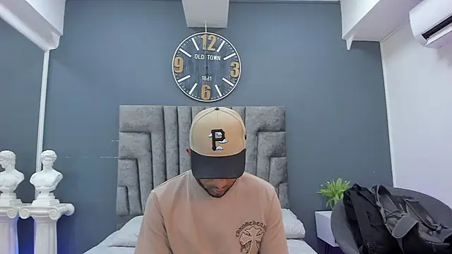 Robin Rief online show from April 20, 8:32 pm