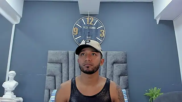 Robin Rief online show from April 21, 7:28 pm