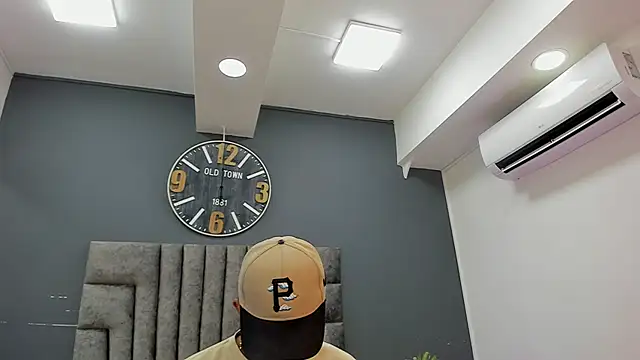 Robin Rief online show from April 22, 7:37 pm