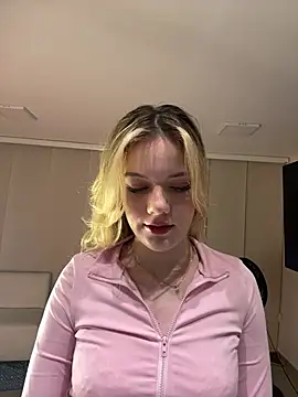 NicoleCut online show from February 6, 9:45 am