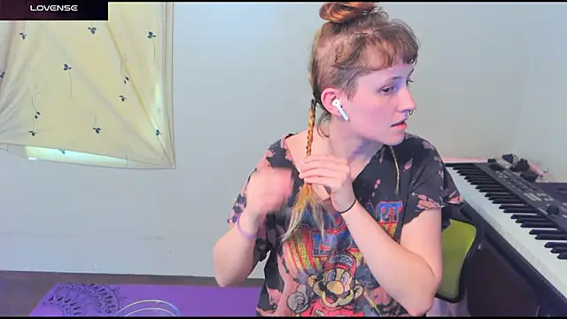  hellostormy  online show from April 25, 5:21 pm