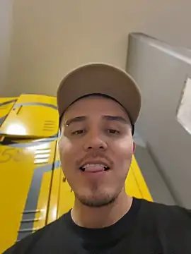 Snapshot of adam-rivera chatting on July 21, 4:53 pm adam-rivera online show from July 21, 4:53 pm