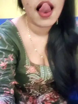 Snapshot of Haniya-143 chatting on October 6, 11:13 pm Haniya-143 online show from October 6, 11:13 pm