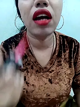 Snapshot of Haniya-143 chatting on December 14, 10:25 pm Haniya-143 online show from December 14, 10:25 pm