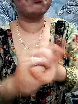 Snapshot of Haniya-143 chatting on February 10, 12:26 am Haniya-143 online show from February 10, 12:26 am