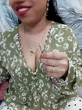 Snapshot of Haniya-143 chatting on February 17, 10:05 pm Haniya-143 online show from February 17, 10:05 pm