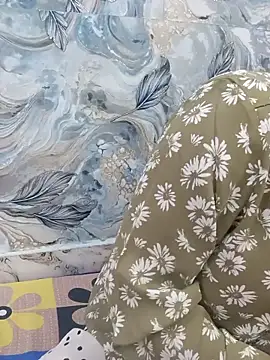 Snapshot of Haniya-143 chatting on February 18, 9:22 pm Haniya-143 online show from February 18, 9:22 pm