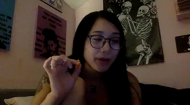 Snapshot of tokyobaby chatting on December 17, 6:35 am tokyobaby online show from December 17, 6:35 am