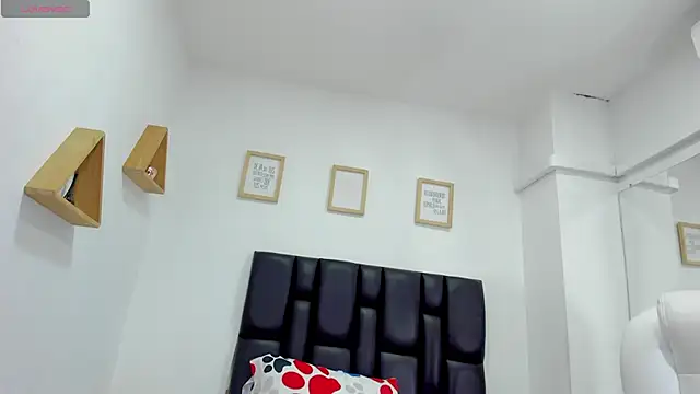 miaa-sofiaa online show from January 16, 3:56 pm