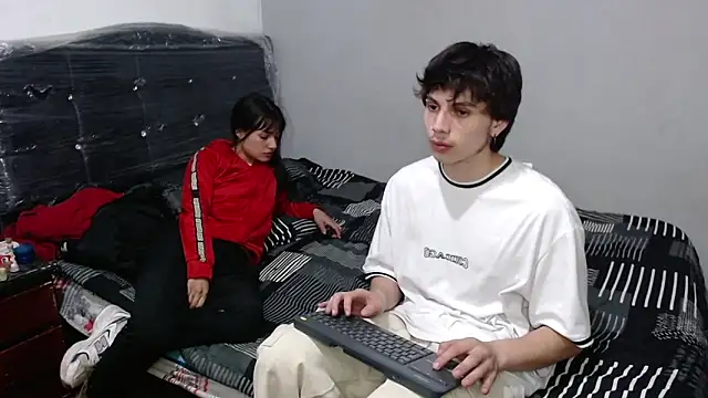 Snapshot of pervertsteens3 chatting on December 22, 4:50 am pervertsteens3 online show from December 22, 4:50 am