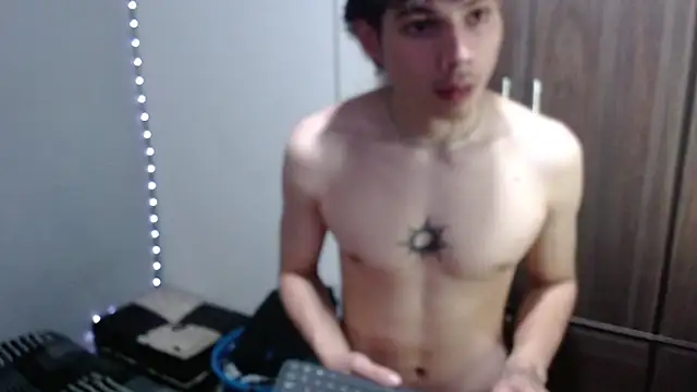 Snapshot of pervertsteens3 chatting on September 11, 6:08 pm pervertsteens3 online show from September 11, 6:08 pm