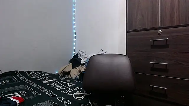 Snapshot of pervertsteens3 chatting on September 15, 4:01 am pervertsteens3 online show from September 15, 4:01 am