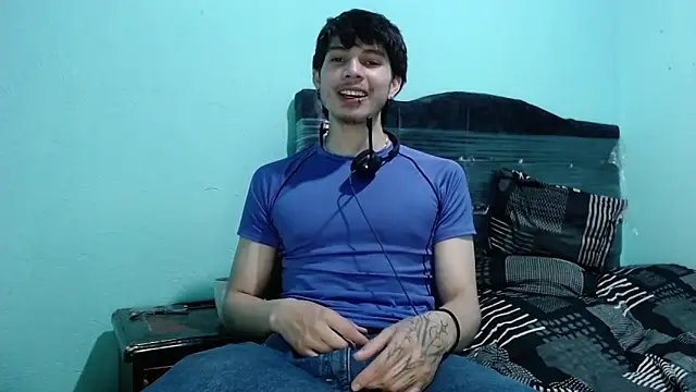 Snapshot of pervertsteens3 chatting on September 24, 5:16 pm pervertsteens3 online show from September 24, 5:16 pm