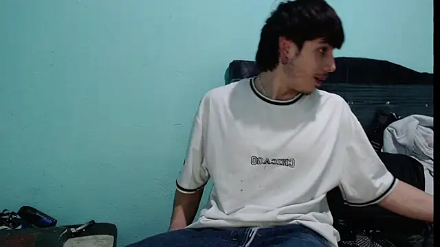 Snapshot of pervertsteens3 chatting on September 27, 7:02 am pervertsteens3 online show from September 27, 7:02 am