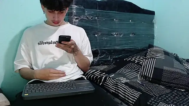 Snapshot of pervertsteens3 chatting on October 2, 8:54 am pervertsteens3 online show from October 2, 8:54 am