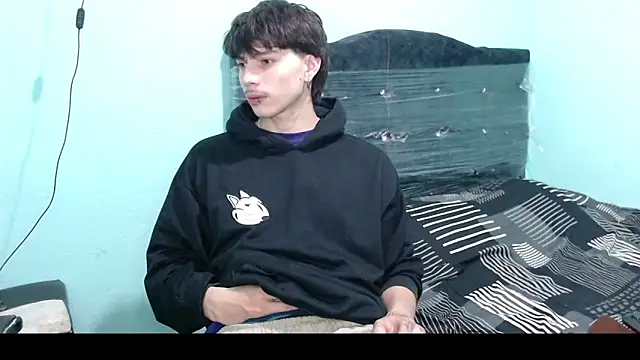 Snapshot of pervertsteens3 chatting on October 5, 3:05 am pervertsteens3 online show from October 5, 3:05 am