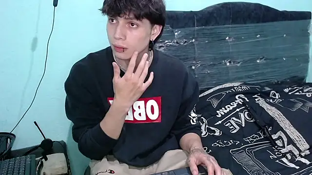 Snapshot of pervertsteens3 chatting on October 14, 7:20 am pervertsteens3 online show from October 14, 7:20 am