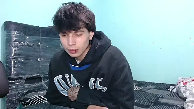 Snapshot of pervertsteens3 chatting on October 22, 4:13 am pervertsteens3 online show from October 22, 4:13 am