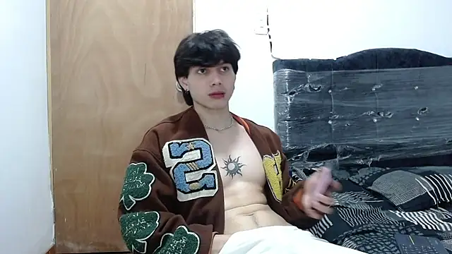 Snapshot of pervertsteens3 chatting on November 7, 7:08 am pervertsteens3 online show from November 7, 7:08 am