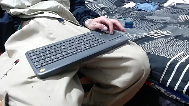 Snapshot of pervertsteens3 chatting on November 16, 5:02 am pervertsteens3 online show from November 16, 5:02 am