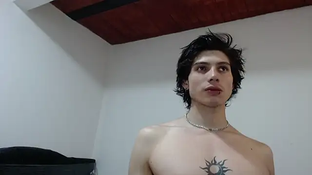 Snapshot of pervertsteens3 chatting on November 22, 3:05 am pervertsteens3 online show from November 22, 3:05 am