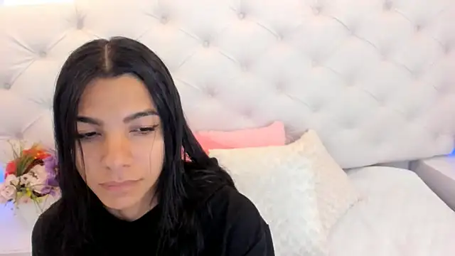 Snapshot of anchela-garcia1 chatting on February 19, 12:11 pm anchela-garcia1 online show from February 19, 12:11 pm