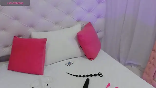 Snapshot of anchela-garcia1 chatting on October 31, 2:40 pm anchela-garcia1 online show from October 31, 2:40 pm