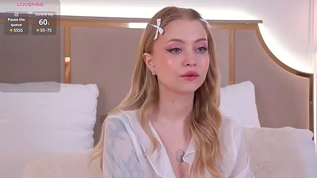 Snapshot of DorisHell chatting on February 6, 6:02 pm DorisHell online show from February 6, 6:02 pm